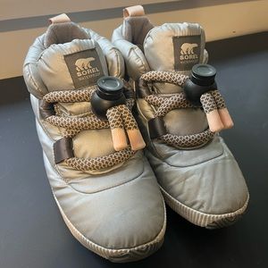 Sorel snow shoes size 8